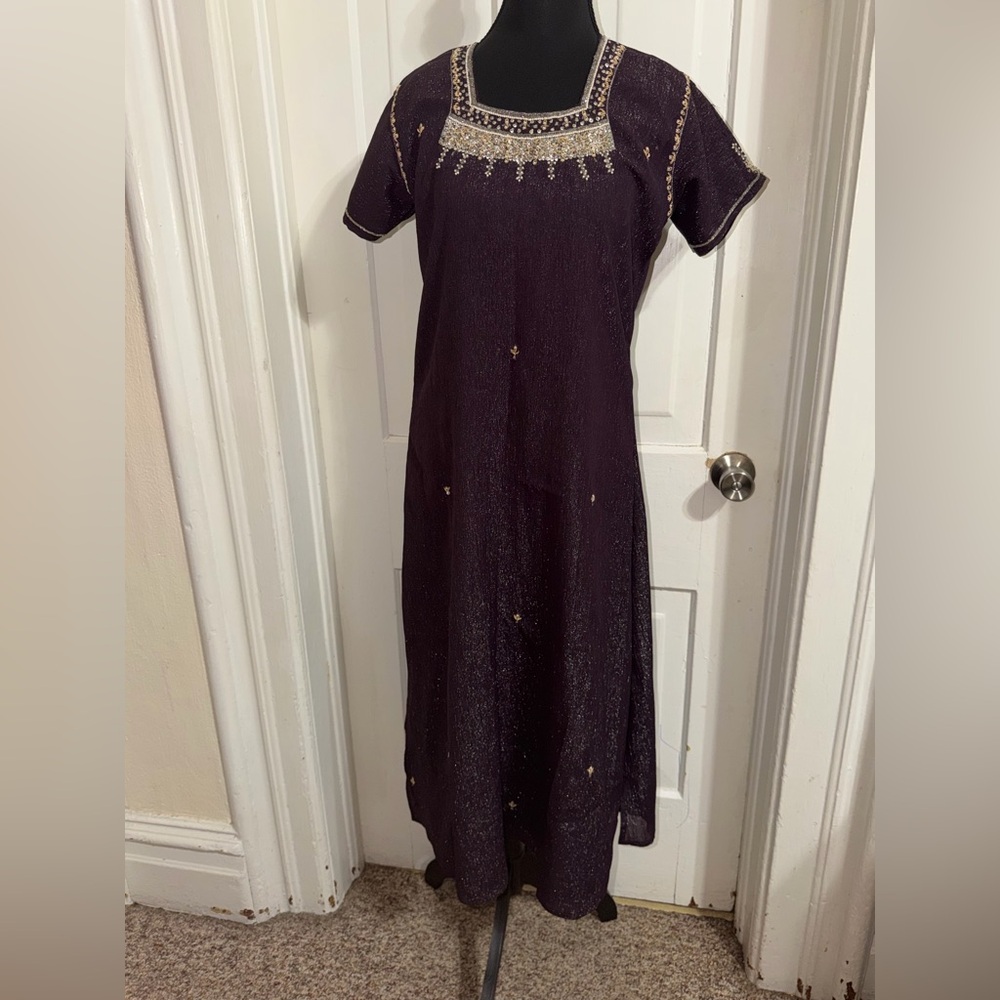 Women's size medium Elegant Purple Embroidered Dress glitter summer stunning‎
